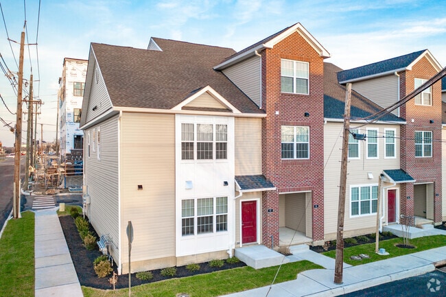 Townhomes - The Mill at Riverside