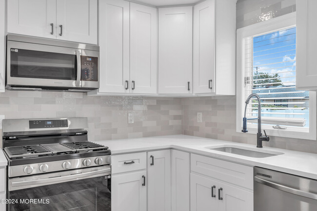 Foto del edificio - 187 Silver Bay Rd