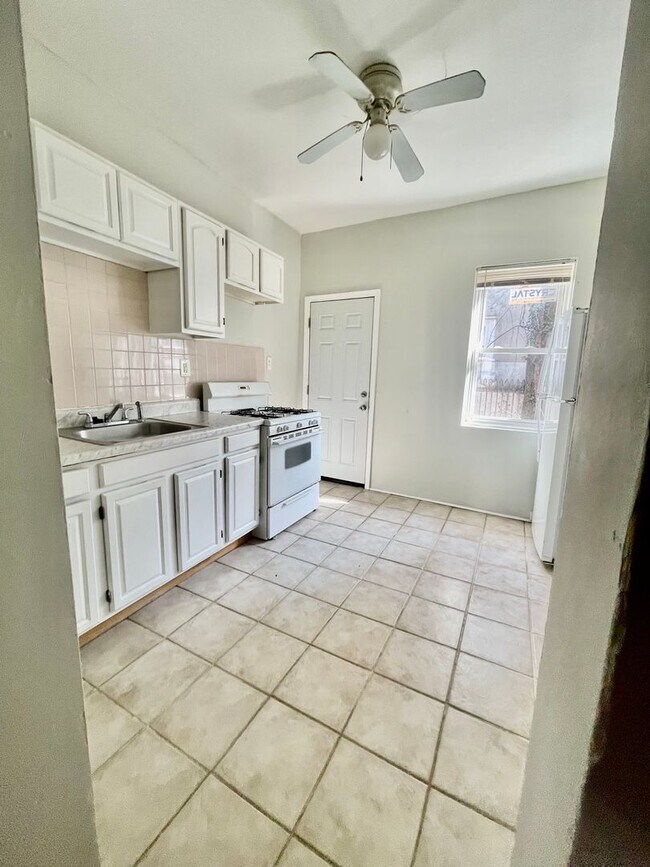 Building Photo - 3 Bedroom In Germantown