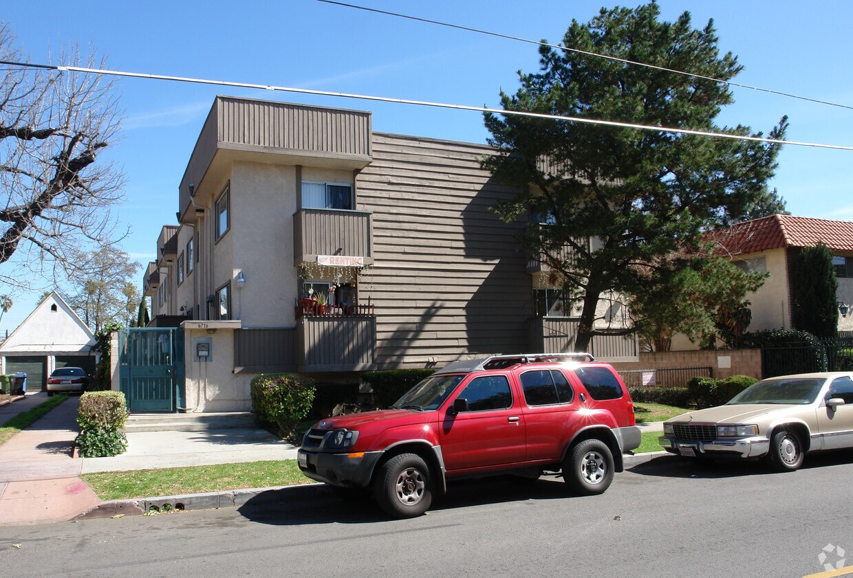 Building Photo - 6716 Sylmar Ave
