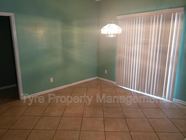 Building Photo - 120 Breezewood Dr