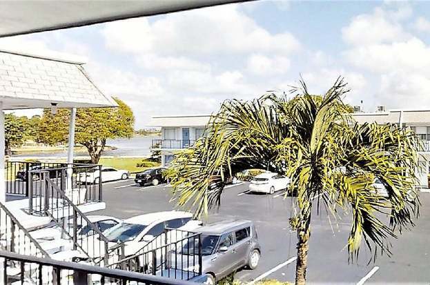 Foto del edificio - 2440 Lake Osborne Dr