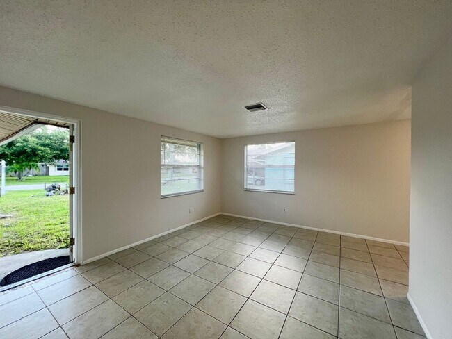Foto del edificio - 2716 52nd Ave Dr W