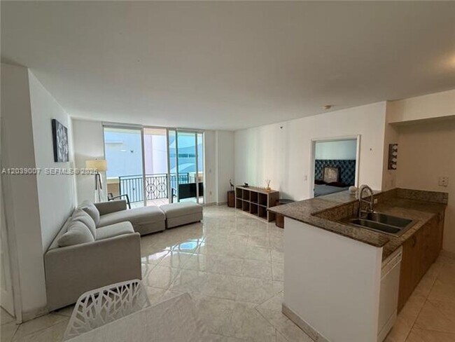 Foto del edificio - 17555 Atlantic Blvd
