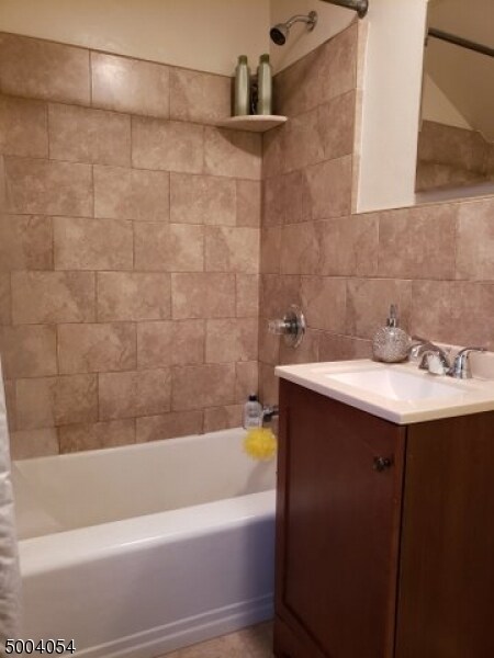Building Photo - 555 Spruce Ave