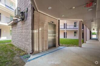 Building Photo - 2900 Wytchwood Dr.