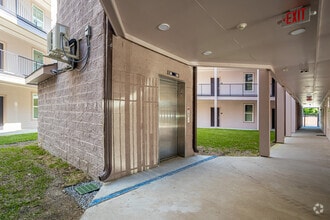 Building Photo - 2900 Wytchwood Dr.