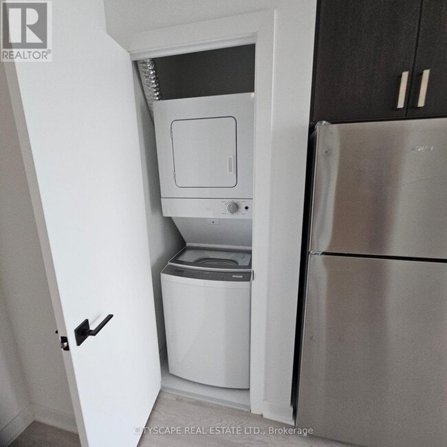 Building Photo - 2782 Barton St E