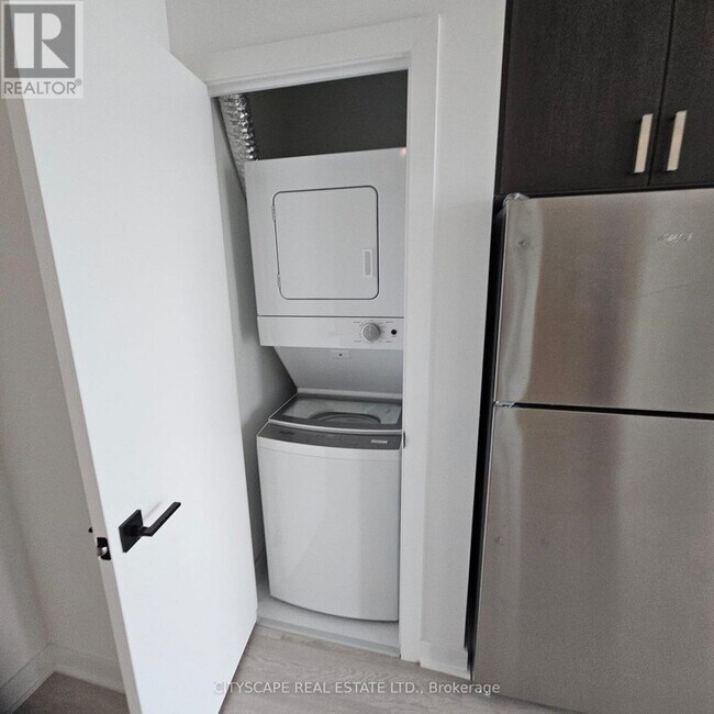 Photo du bâtiment - 2782 Barton St E