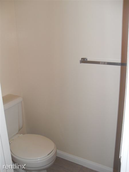 Building Photo - 126 Birchwood Dr