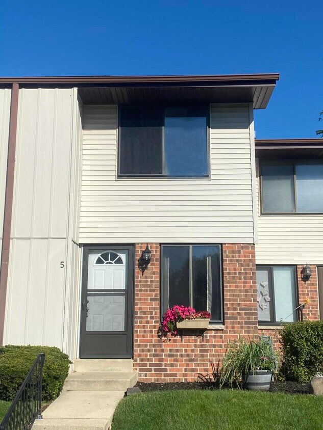 1421 Oakes Rd Unit 5, Mount Pleasant, WI 53406 Condo for Rent in