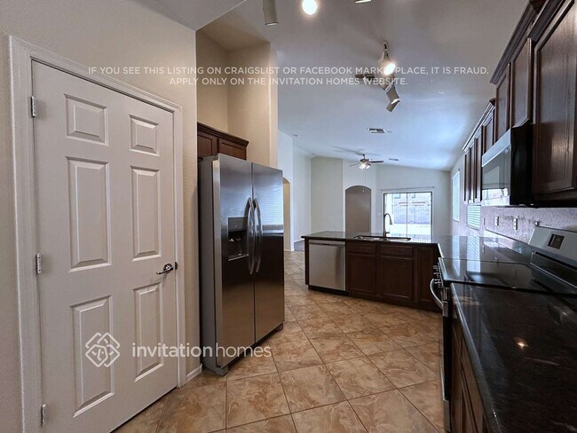 Building Photo - 10235 W Hilton Ave