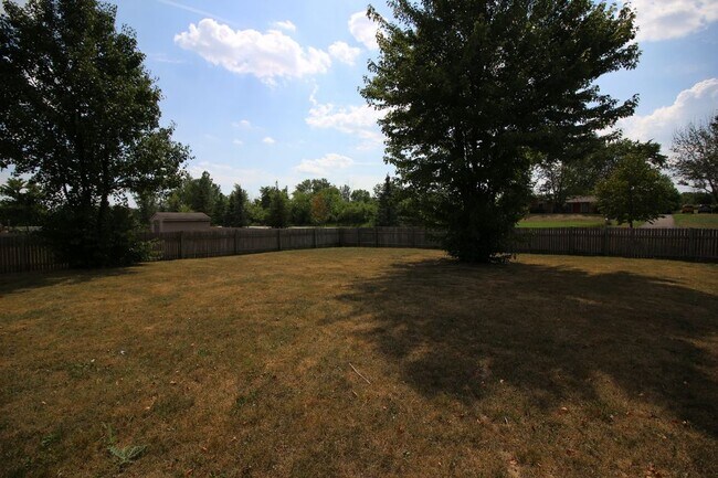 Building Photo - Ypsilanti Township Home