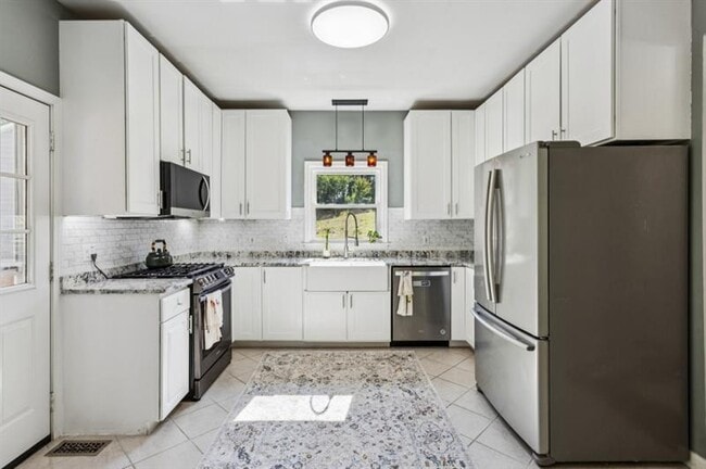 Building Photo - 4595 Stewart Reilly Dr
