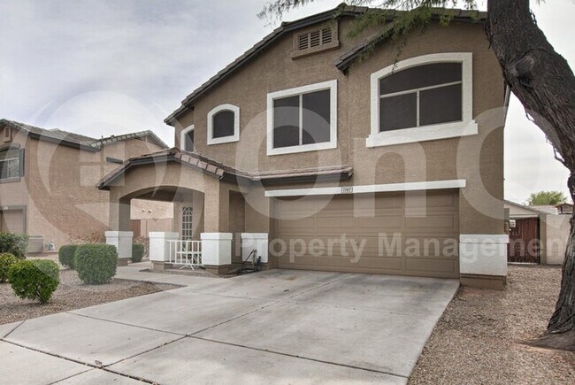 Building Photo - 1747 E Los Alamos St