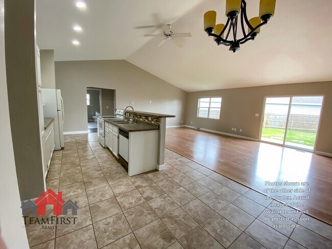 Foto del edificio - 1254 Crown Ct