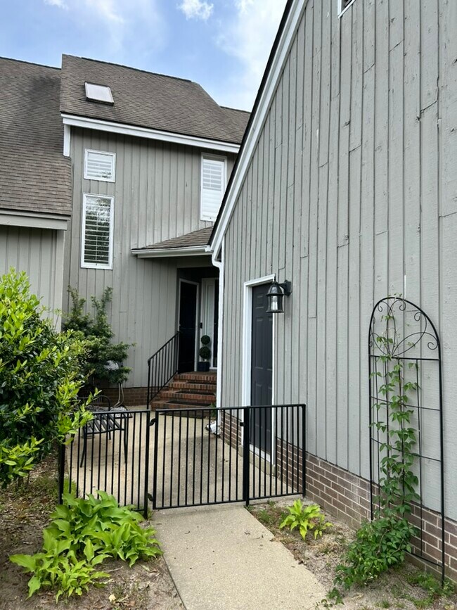 Foto del edificio - 2504 Woodwind Dr