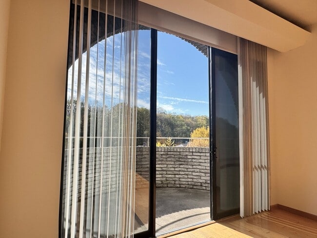 Building Photo - Shorewood Apartments