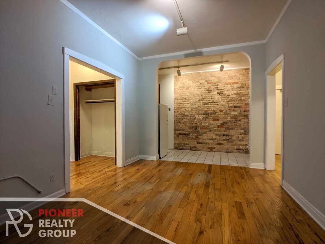 Foto principal - 457 W Melrose St