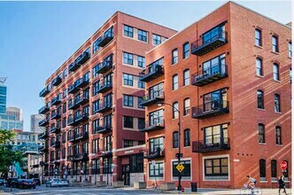 Building Photo - 226 N Clinton St