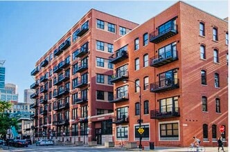 Building Photo - 226 N Clinton St