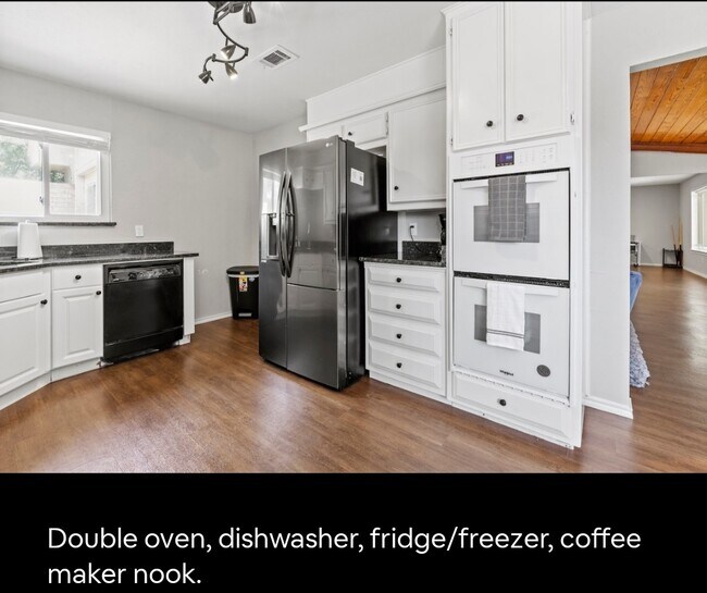 Foto del edificio - 1432 Cheyenne Rd