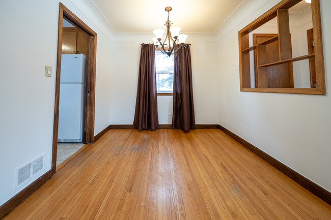 Foto del edificio - 22925 Oakdale Dr