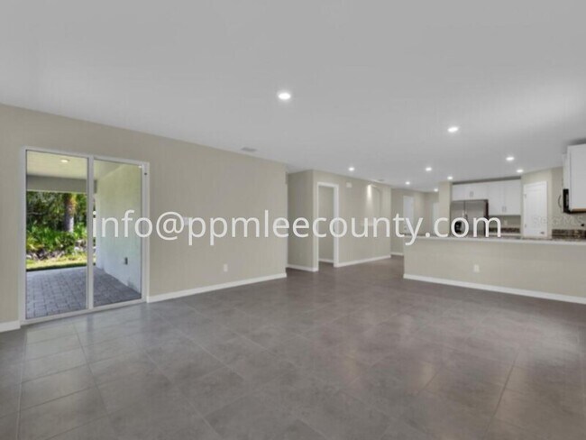 Foto del edificio - 3 bedroom 2 bath 2 car garage built in 2023 in Port Charlotte!!