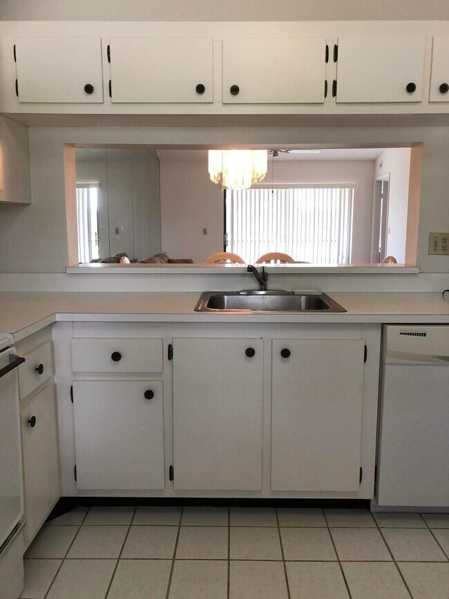 Foto del edificio - 4626 Lucerne Lakes Blvd E