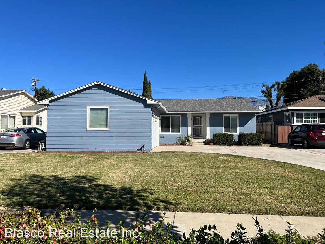 Primary Photo - 3 br, 1.5 bath House - 834 W. Yale Street