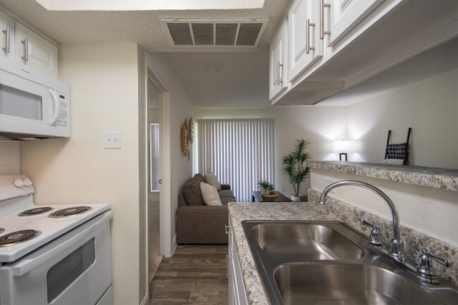 Building Photo - Canyon Creek