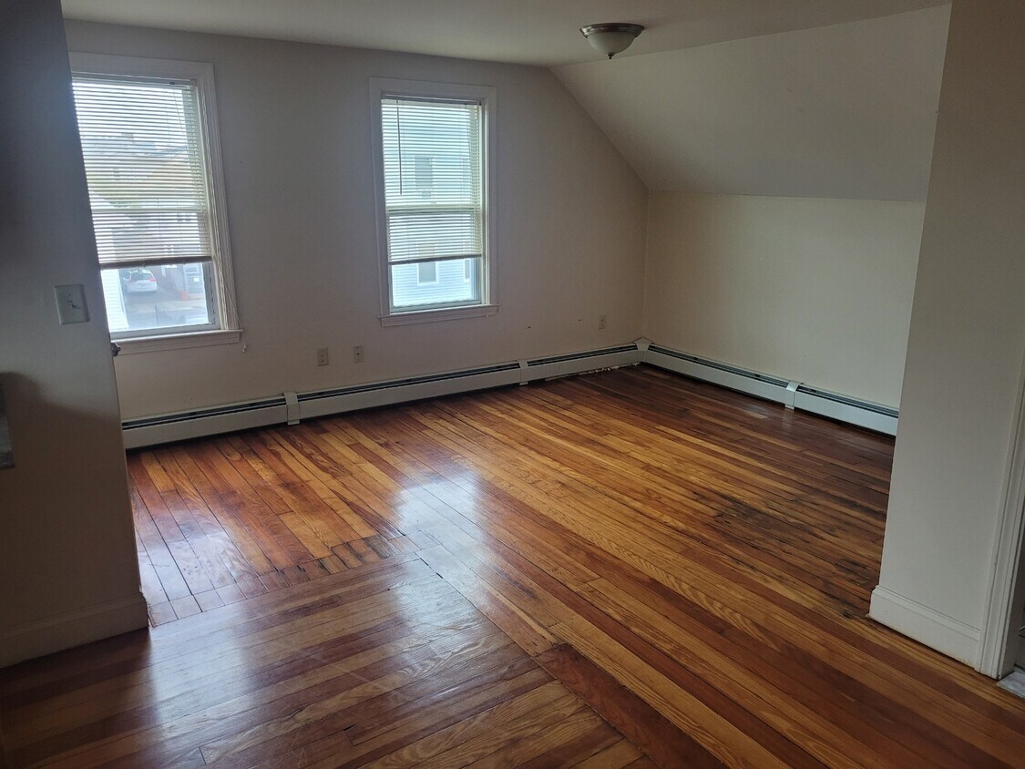 Building Photo - 147 Sumter St