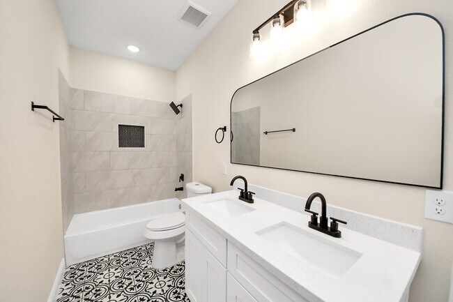 Building Photo - 3808 Hiford Dr