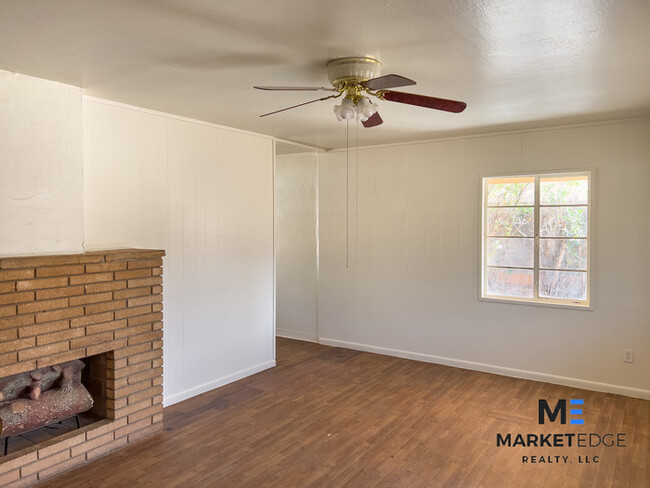 Building Photo - 2Bed/1Bath Home at Dobbins/7th! Ready for ...