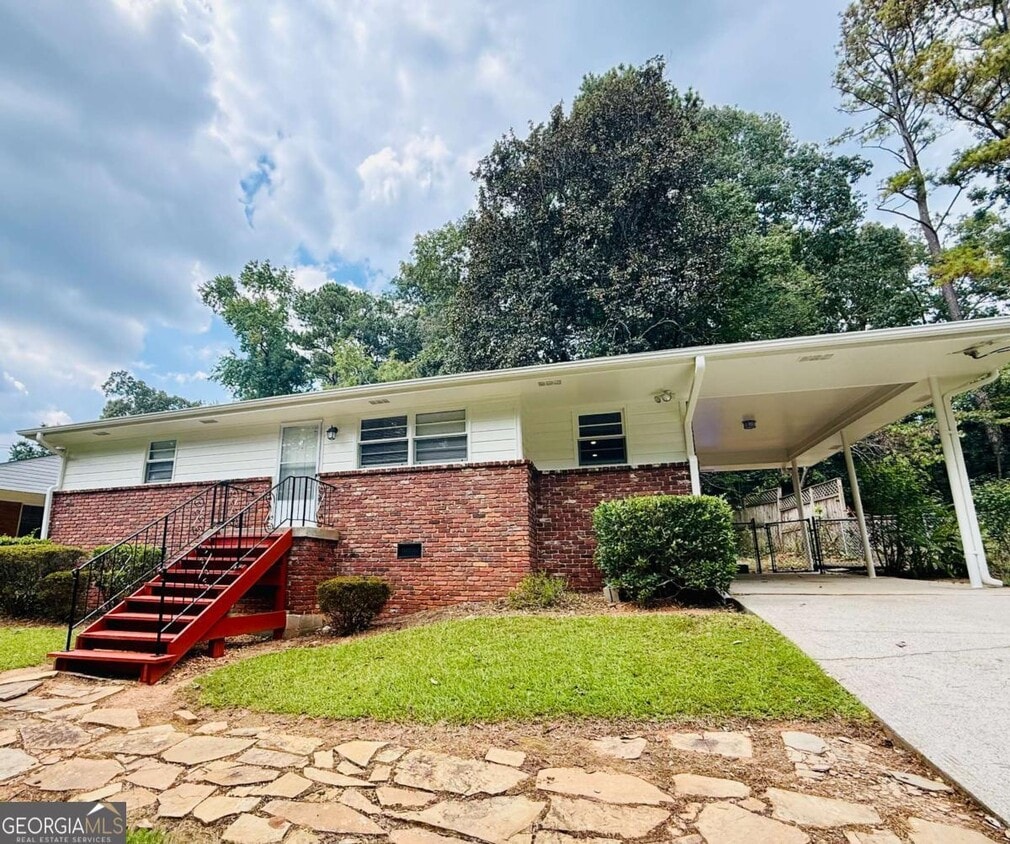 Primary Photo - 986 Biltmore Dr NE
