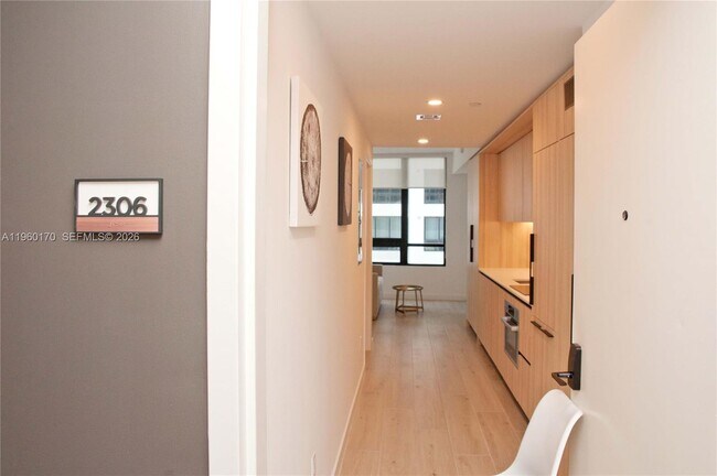 Foto del edificio - 225 N Miami Ave