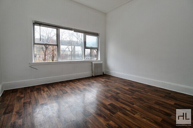 Building Photo - 2 BEDROOM ON ASTORIA PARK SOUTH