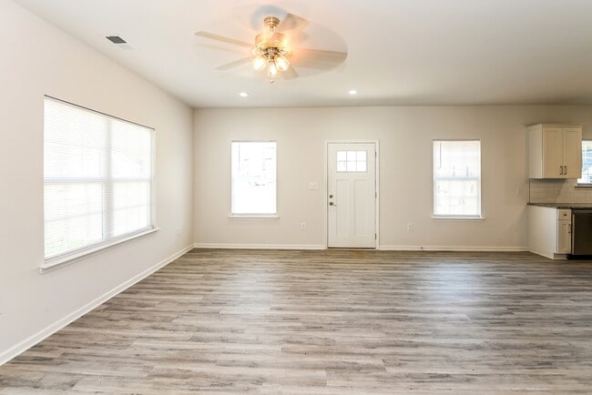 Building Photo - 7015 Plott Rd