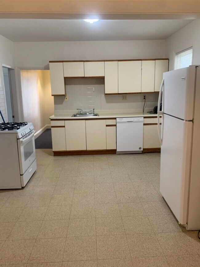 Foto del edificio - 4-5 Bed Oak Square Brighton priced for imm...