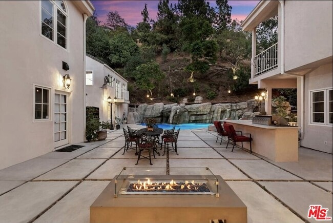 Building Photo - 1174 Coldwater Canyon Dr