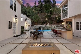Building Photo - 1174 Coldwater Canyon Dr