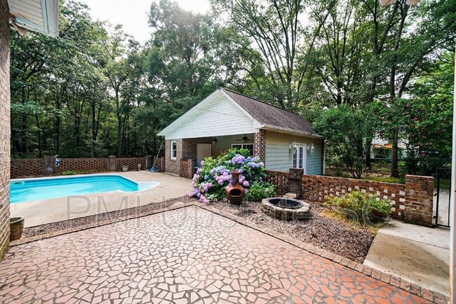 Building Photo - 165 Battleground Rd