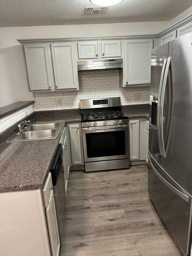 Building Photo - 105 Crestfield Cir