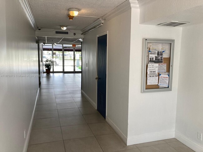 Foto del edificio - 16450 NW 2nd Ave