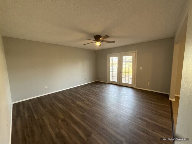 Foto del edificio - 629 Reynolds Rd