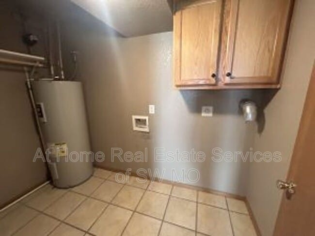 Building Photo - 631 Meadowview Dr