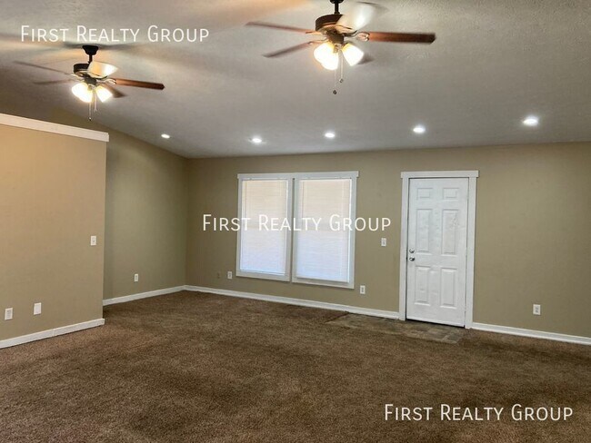 Building Photo - Spacious 4 Bedroom, 1 Bath Home in Frankli...