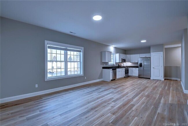 Building Photo - 642 Stafford Ave