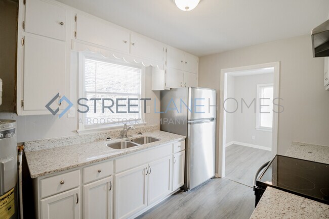 Building Photo - 624 Brunson Ave
