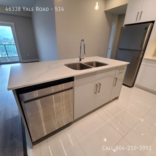 Photo du bâtiment - Large 2 Bedroom with 2 Dens!
